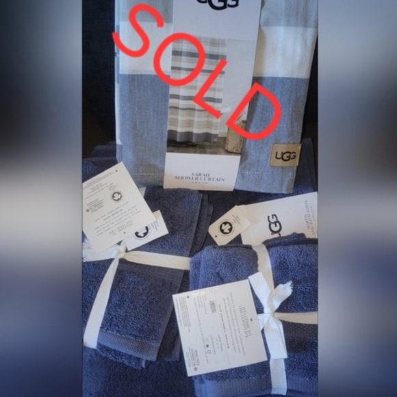 UGG towel set. (No Shower curtain, it sold). - Picture 1 of 5